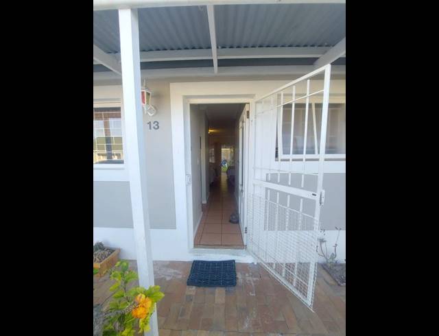 2 BEDROOM PROPERTY TO RENT IN BLOUBERGSTRAND